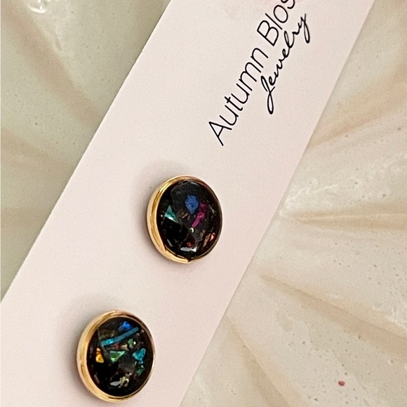 Handmade Post Earrings - Picture 3 of 4